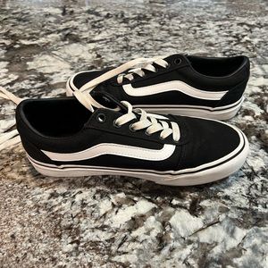 Nearly New Classic Low Black and White Vans Size 7.5